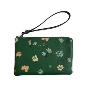 Coach Wristlet 💚